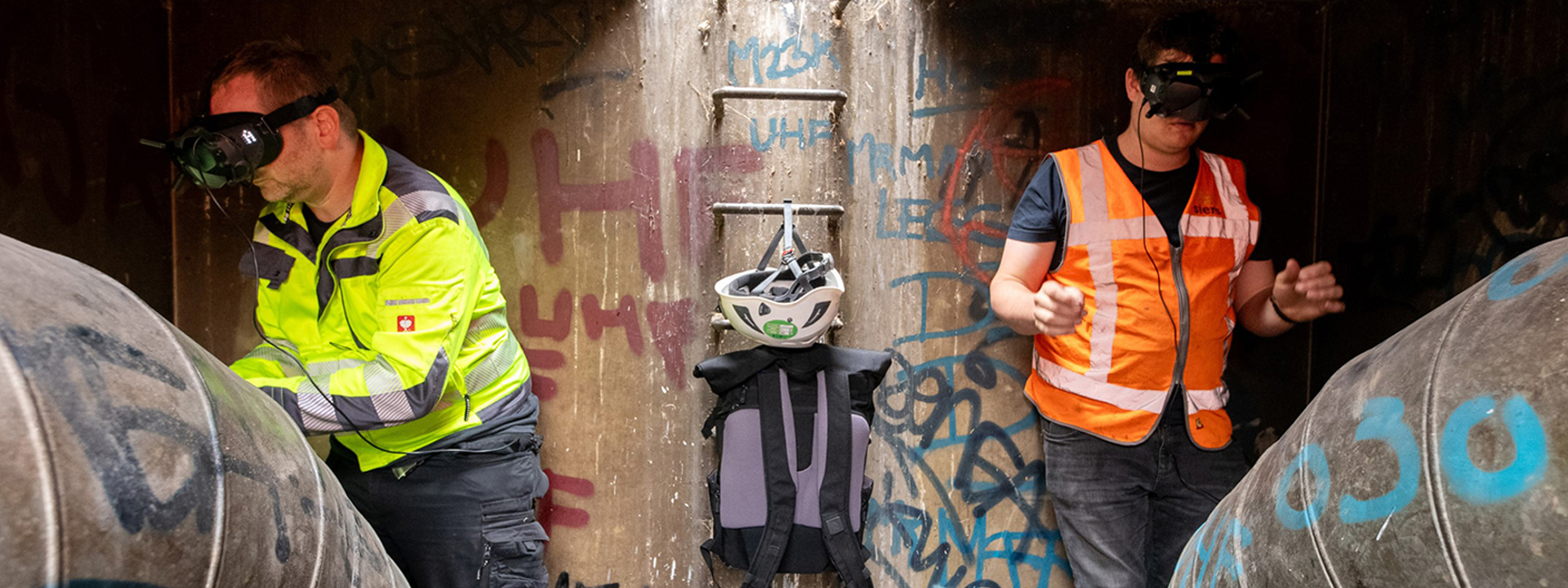 Twee werkende mannen in veiligheidshesjes, afbeelding ter ondersteuning aan Siers klantverhaal