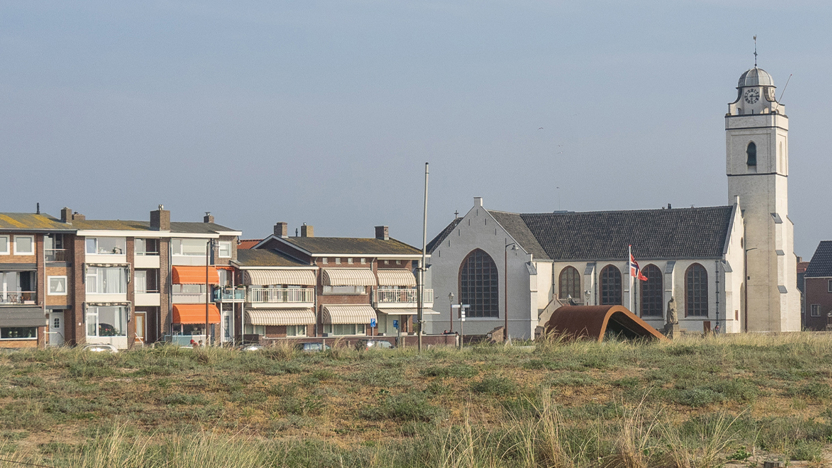 Kerkje aan het strand bij gemeente Katwijk