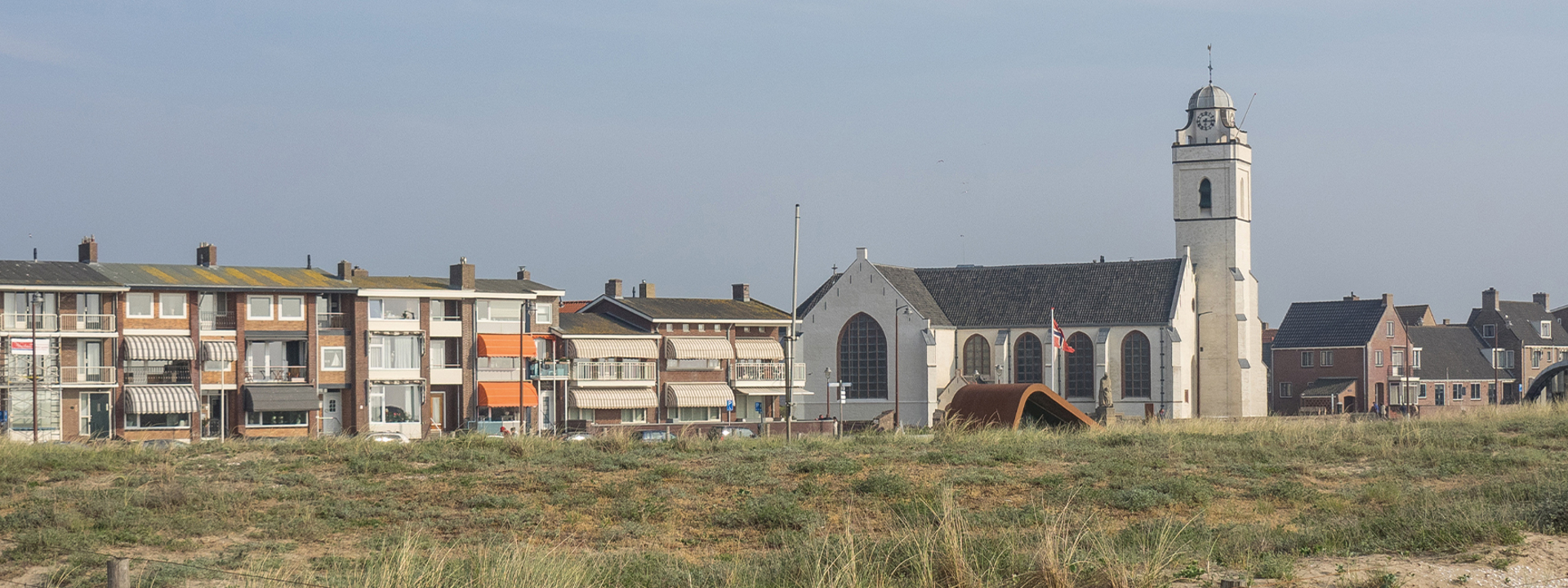 Kerkje aan het strand bij gemeente Katwijk
