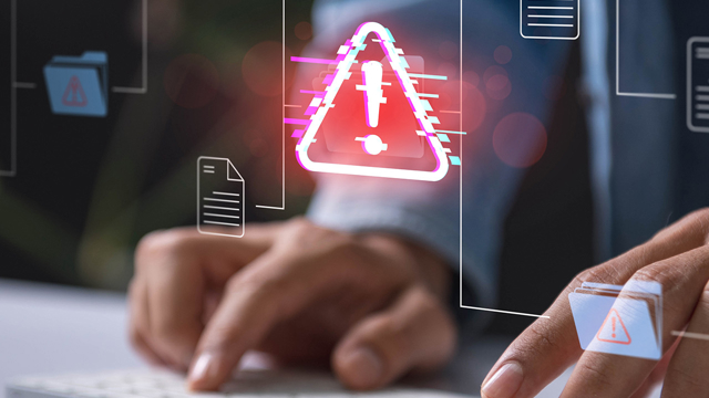 Header Blogreeks Risicomanagement waarschuwingsteken op laptop 