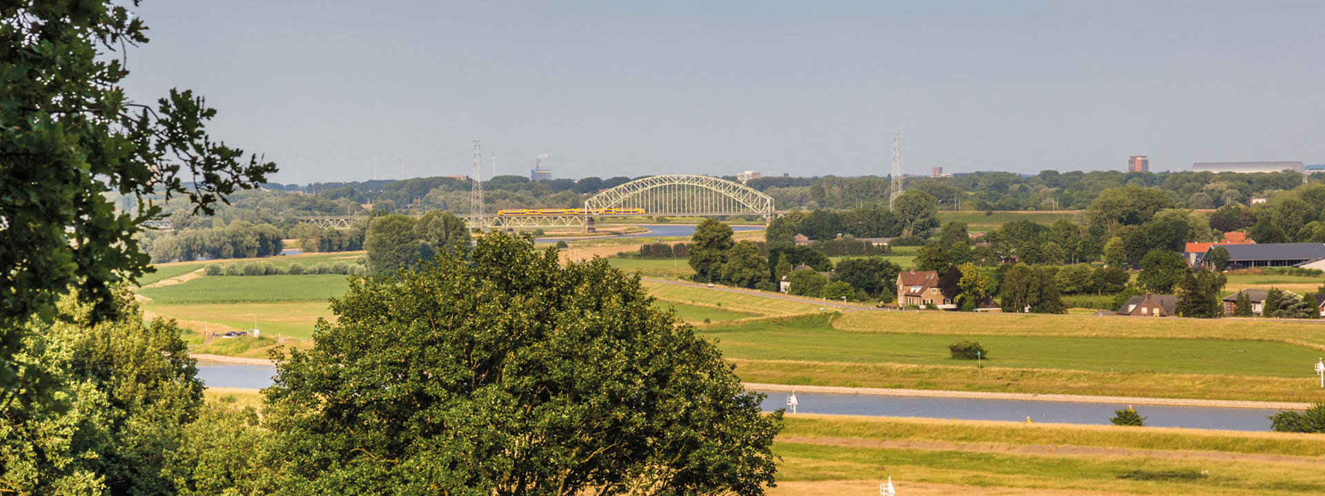 de brug met daar omheen de uitwateren in gemeente Renkum