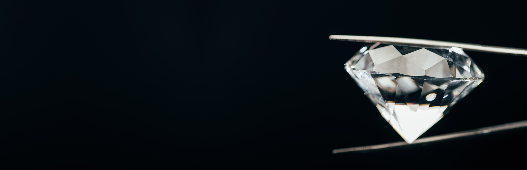 Diamant tussen pincet