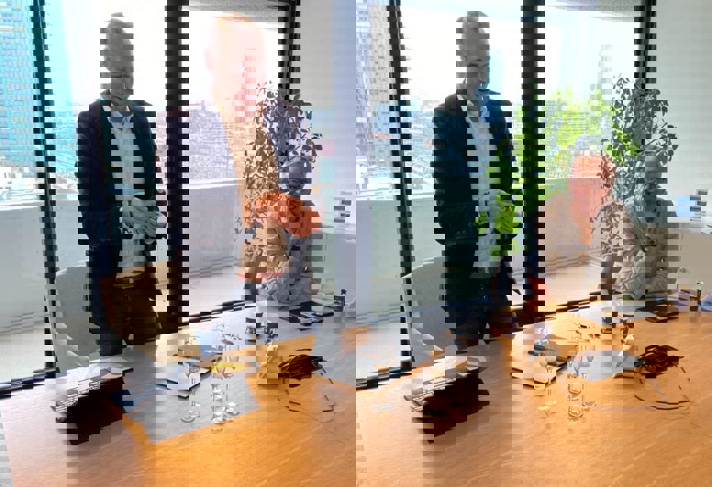 Het bij de raamovereenkomst behorende champagnemoment waarbij Pim Udo, Paul Olthof, Lex Beijk en Vincent Groen proosten op de samenwerking.