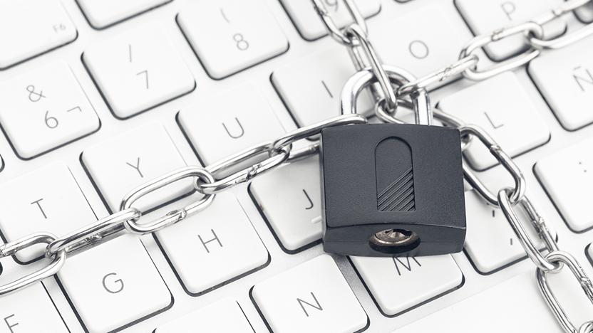 Toetsenbord met ketting en hangslot 