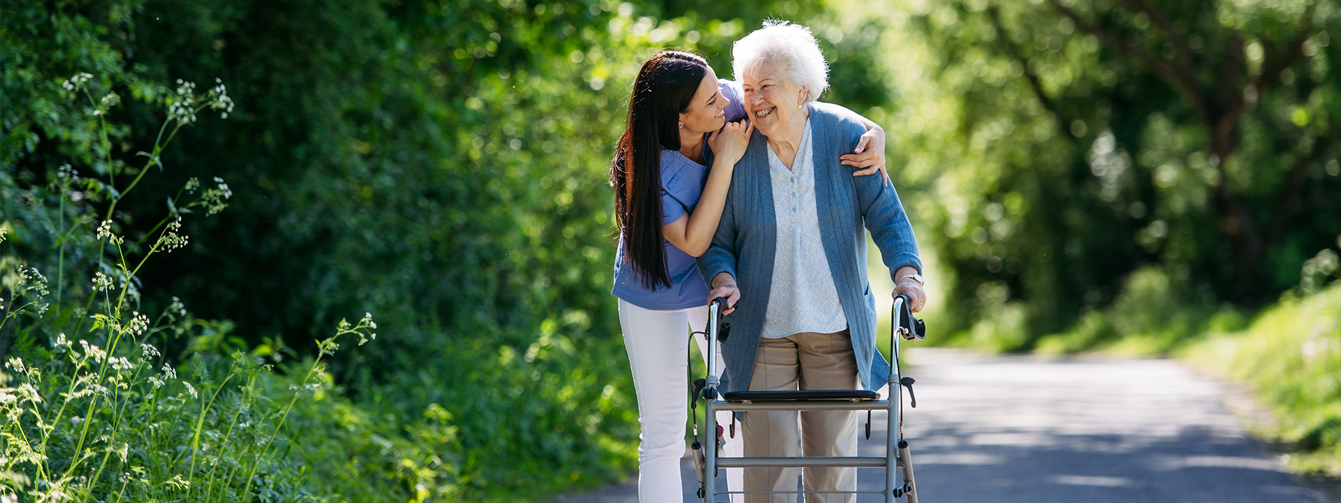 GRZ oudere vrouw met begeleider