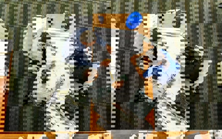 Het R-team: het team dat de specificaties vastlegt